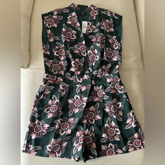 ANN Taylor LOFT-  Faraway floral romper - Picture 2 of 9